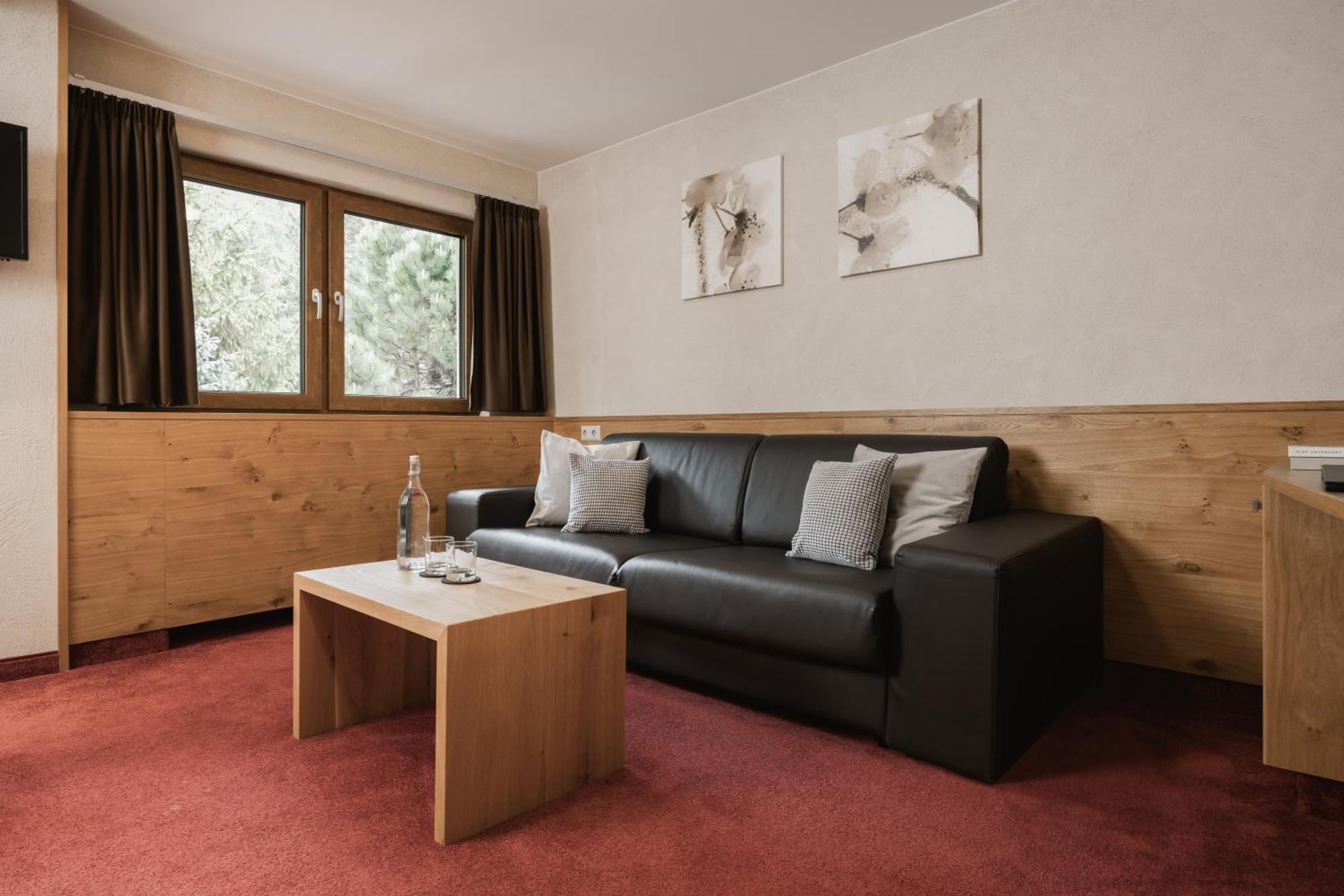 Neueroeffnung Miaflor Familien- & Aktivresort Ried im Oberinntal Room photo