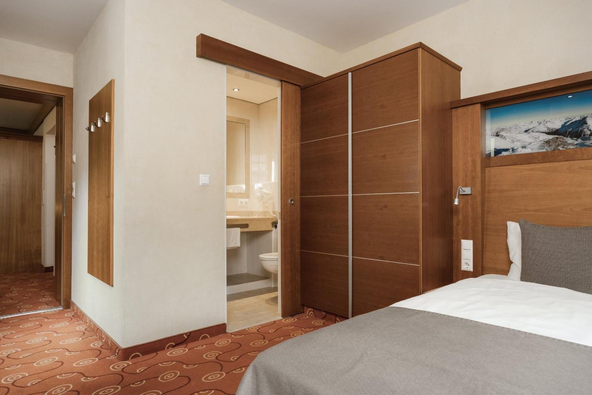 Neueroeffnung Miaflor Familien- & Aktivresort Ried im Oberinntal Room photo